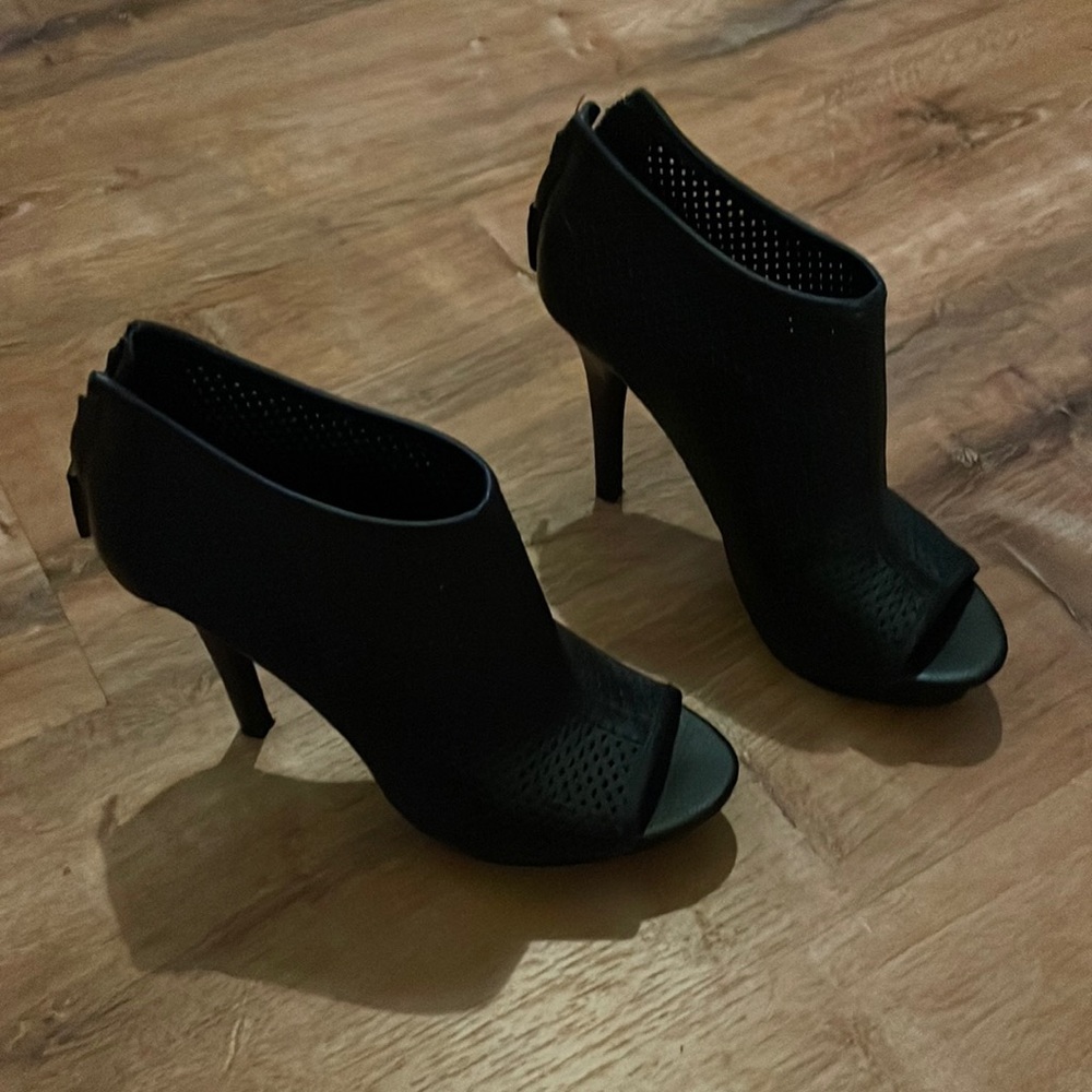 Bcbg paris open toe booties